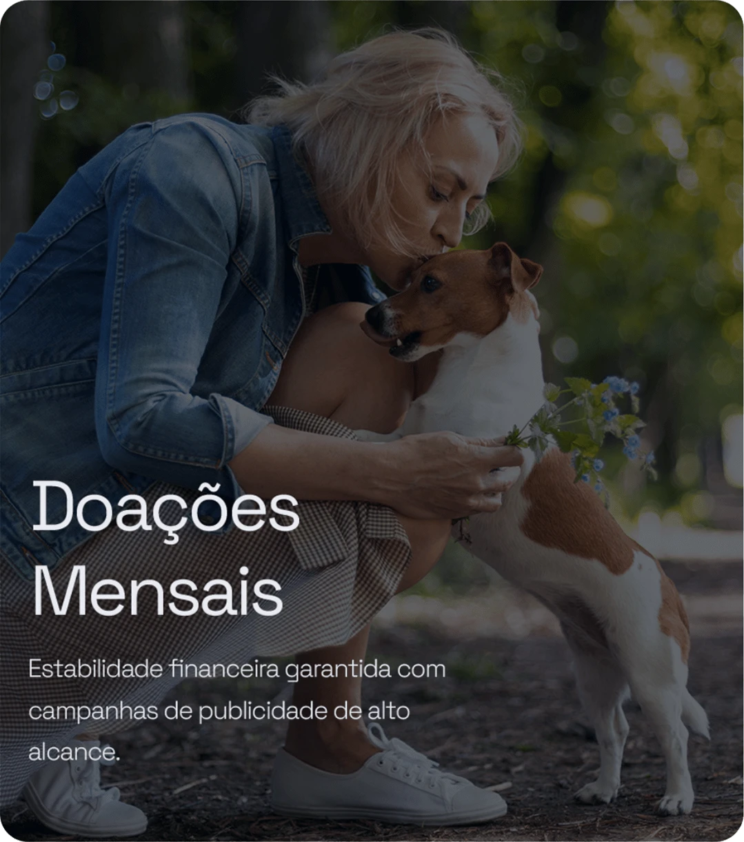 Doações Mensais — estabilidade financeira garantida com campanhas de publicidade de alto alcance. Mulher agachada beijando um cachorro em uma praça.